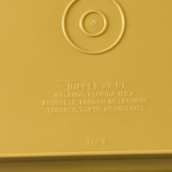 4 PC VINTAGE TUPPERWARE GOLD DEVILED EGG KEEPER CARRIER SERVER TRAY ~ LOOKS NEW - Picture 9 of 12